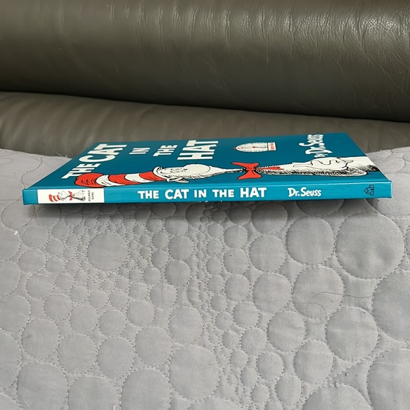 🎁4/$25 - DR SEUSS - The Cat in the Hat - EUC - Picture 3 of 3